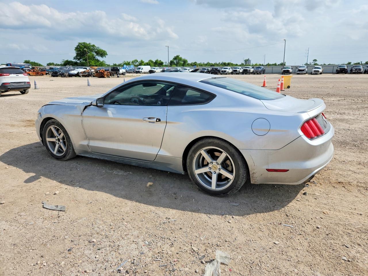 2015 FORD MUSTANG photo 4