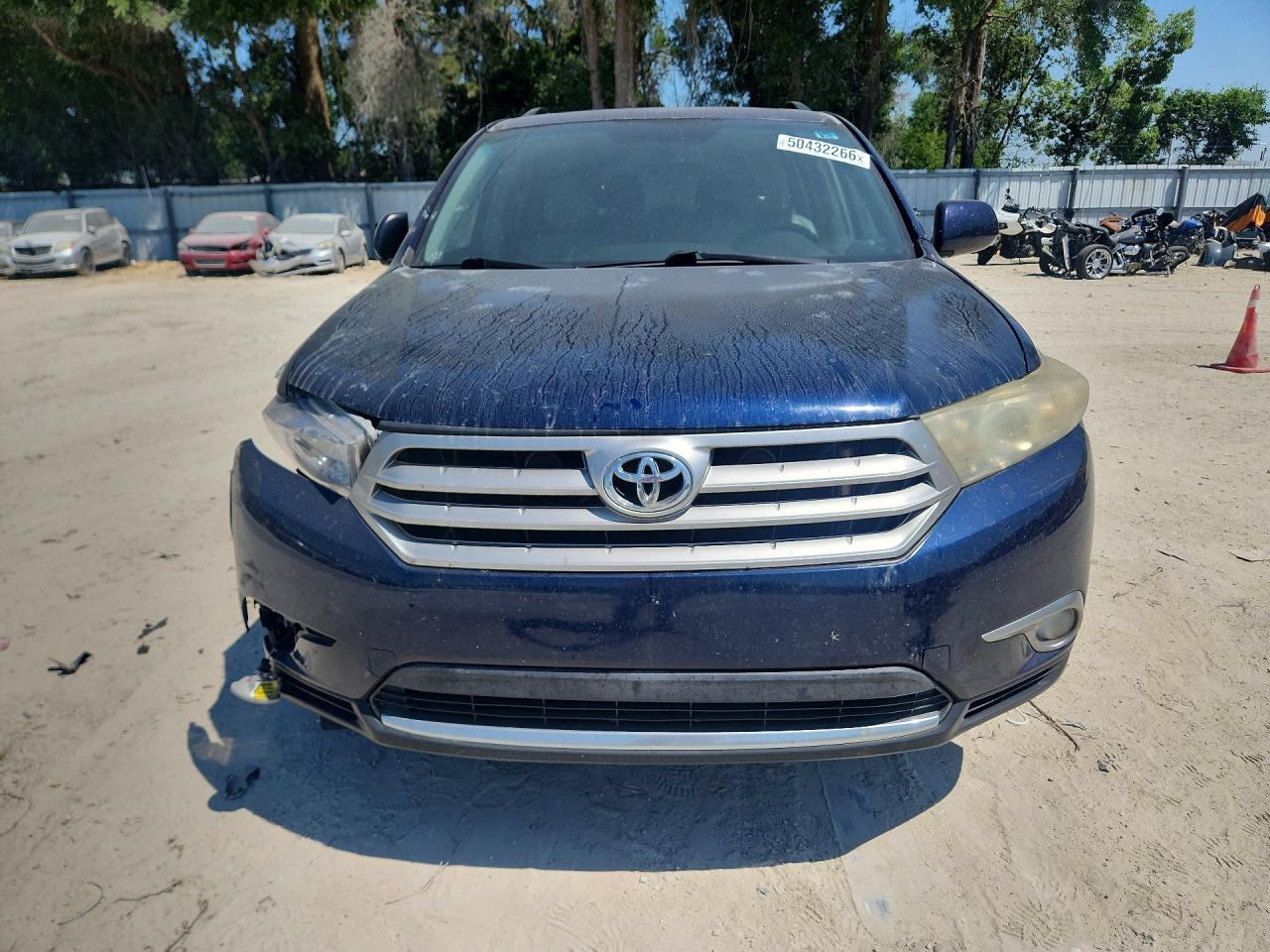 2012 TOYOTA HIGHLANDER SE photo 13