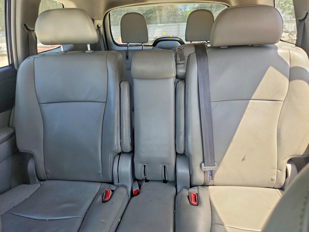 2012 TOYOTA HIGHLANDER SE photo 28