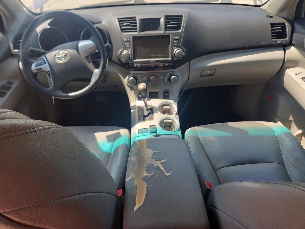 2012 TOYOTA HIGHLANDER SE photo 22