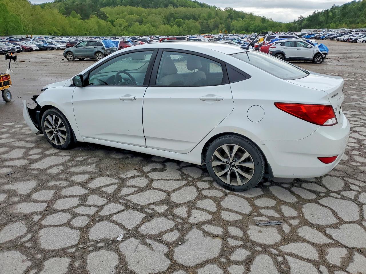 2017 HYUNDAI ACCENT SE photo 4