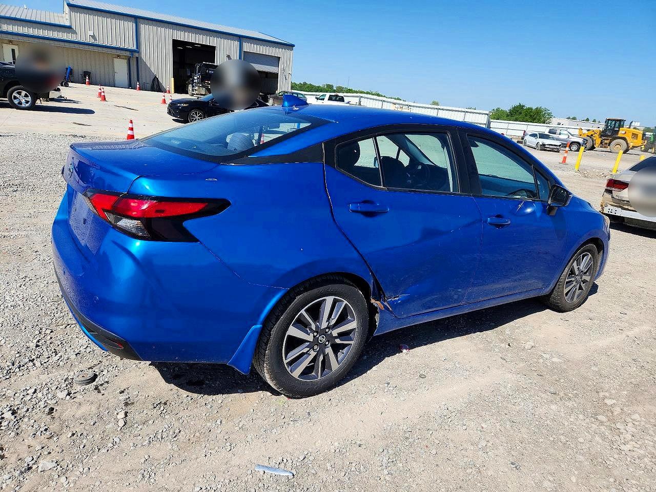 2020 NISSAN VERSA SV photo 3