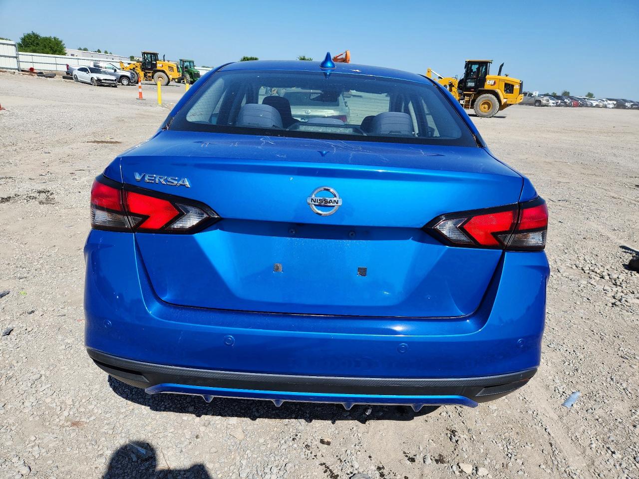 2020 NISSAN VERSA SV photo 6