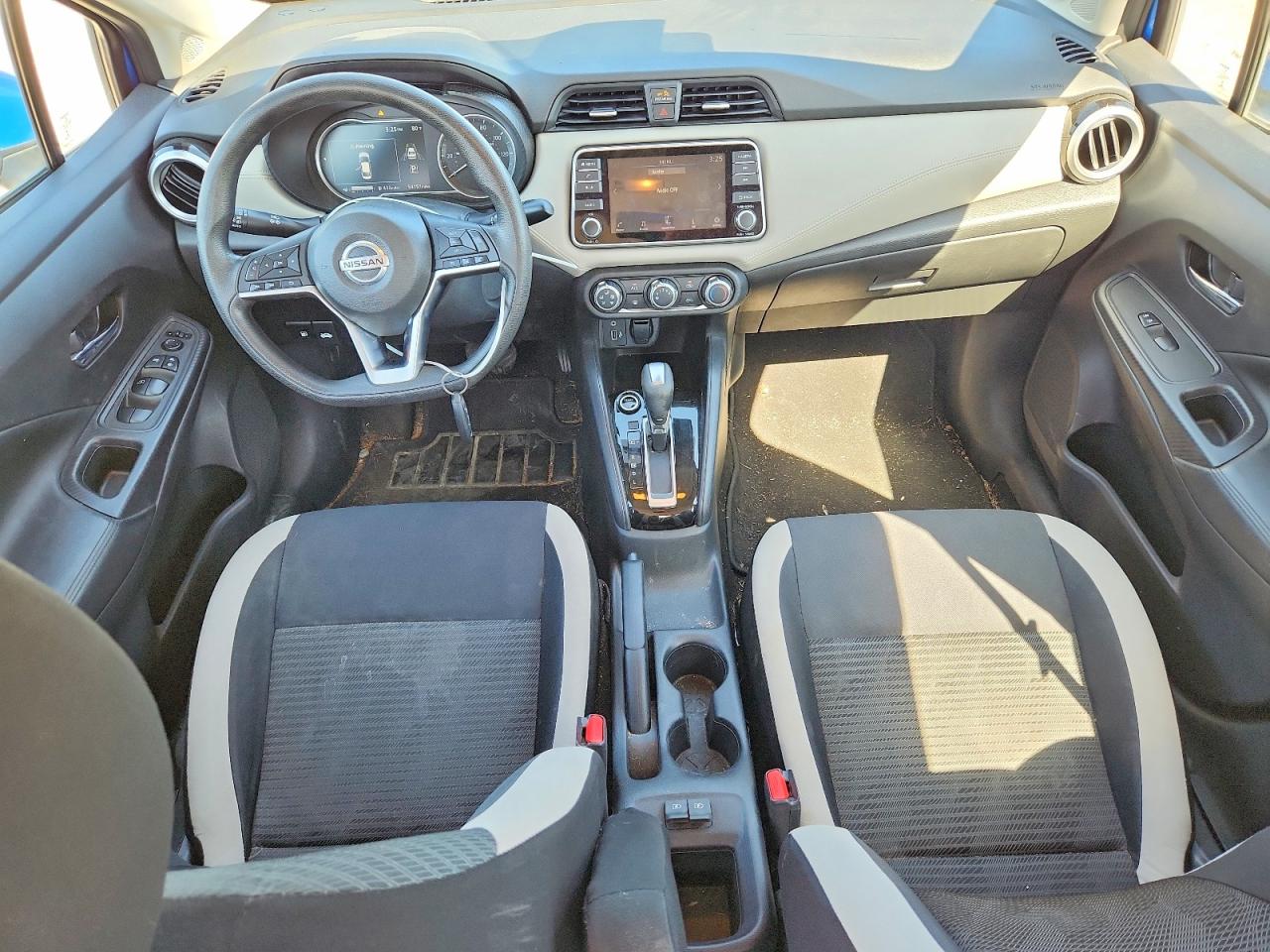 2020 NISSAN VERSA SV photo 8