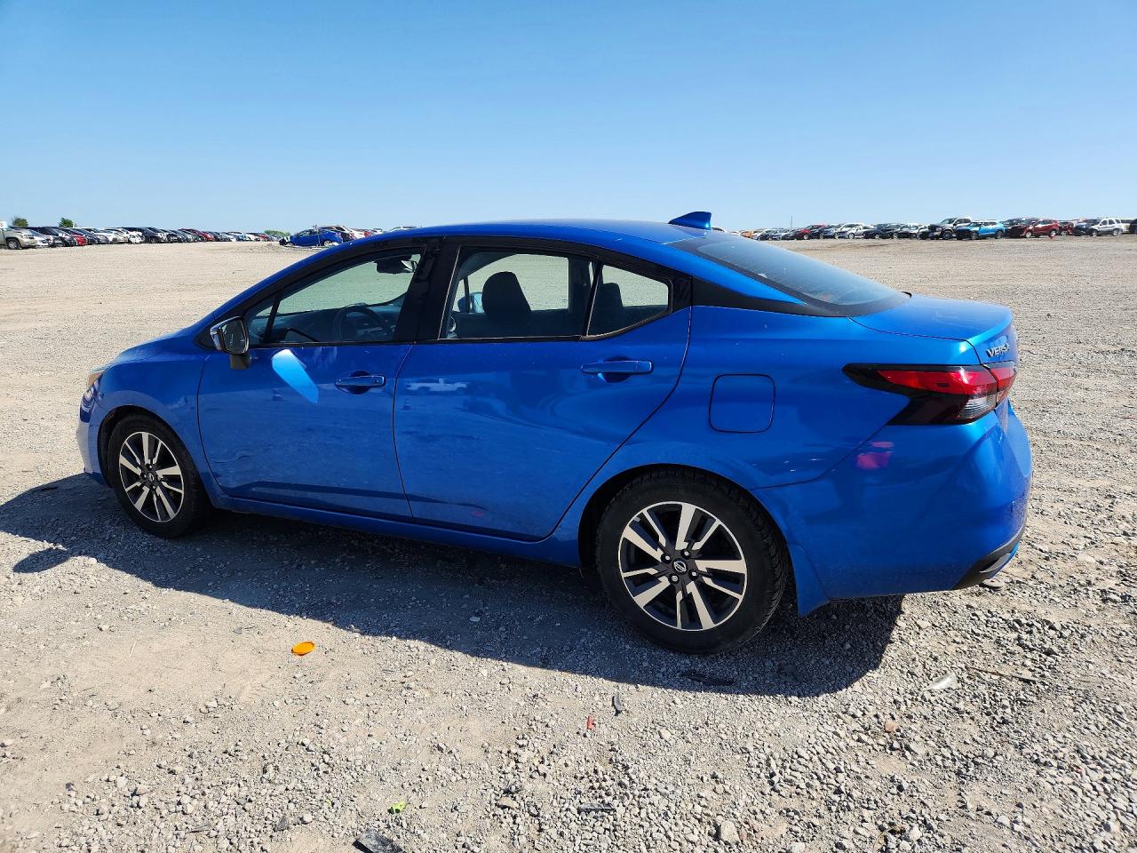 2020 NISSAN VERSA SV photo 2