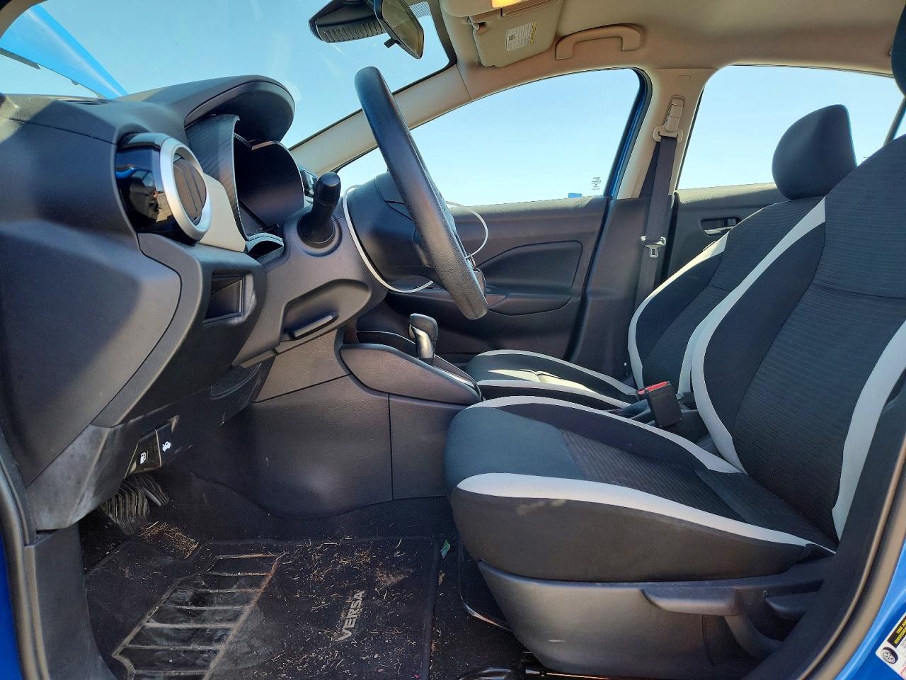 2020 NISSAN VERSA SV photo 7