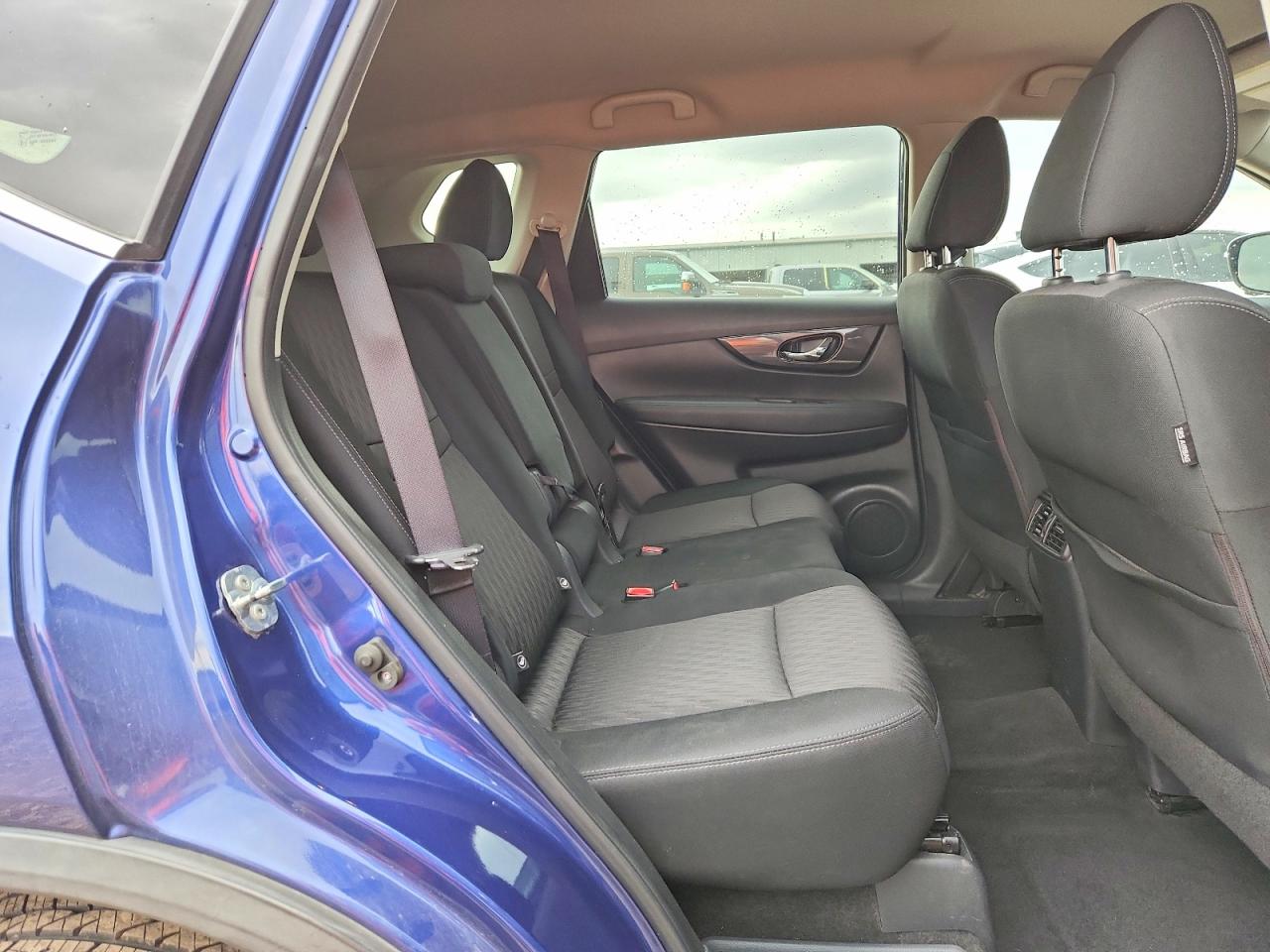 2017 NISSAN ROGUE SV photo 31