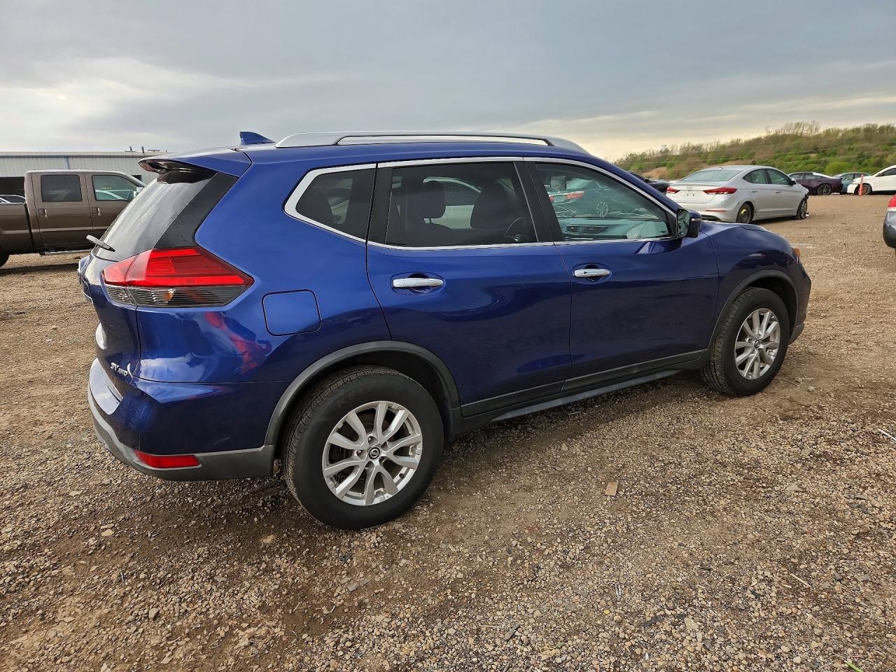 2017 NISSAN ROGUE SV photo 7