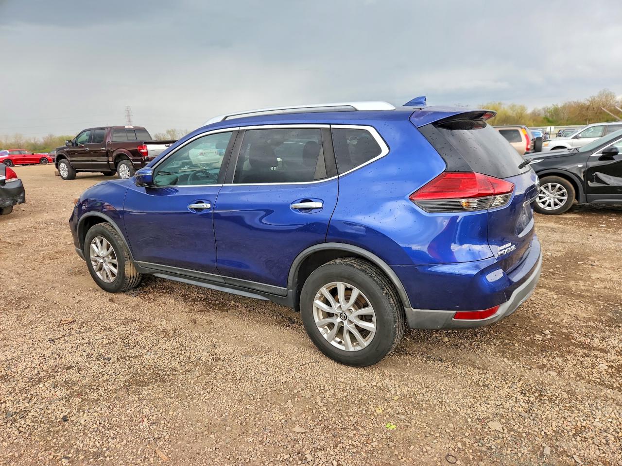 2017 NISSAN ROGUE SV photo 4