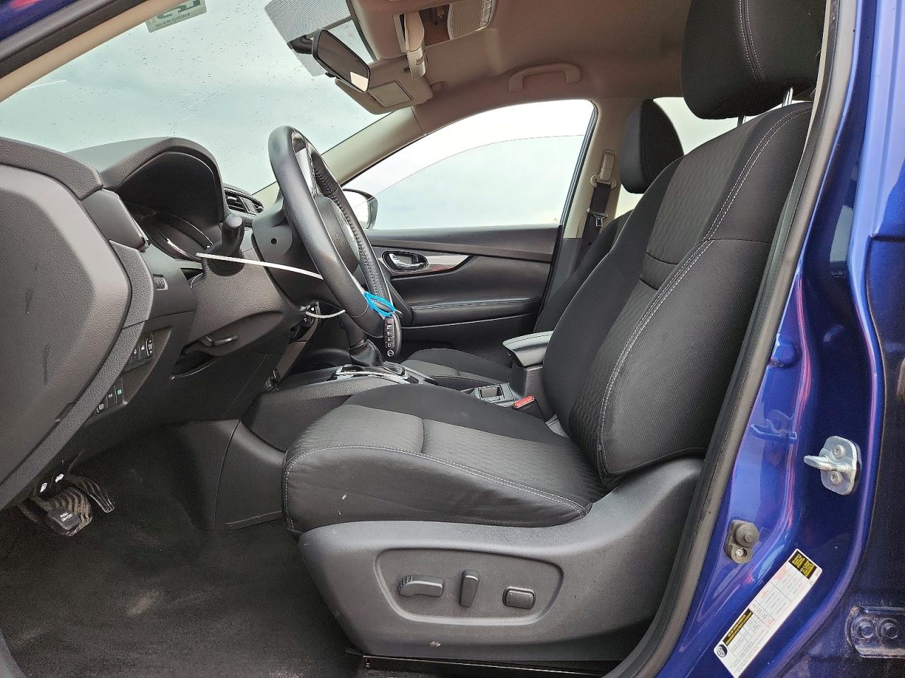 2017 NISSAN ROGUE SV photo 19