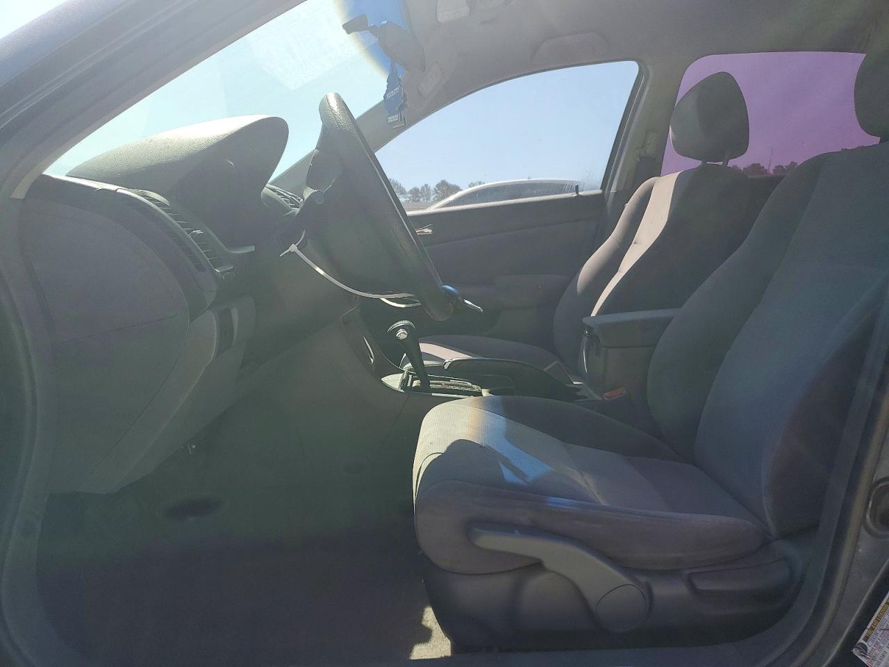2004 HONDA ACCORD LX photo 13