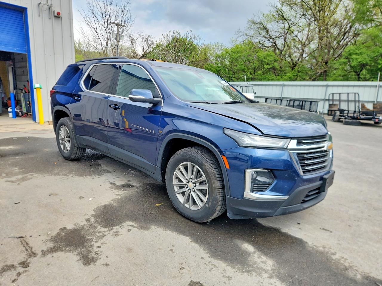2023 CHEVROLET TRAVERSE LT photo 4