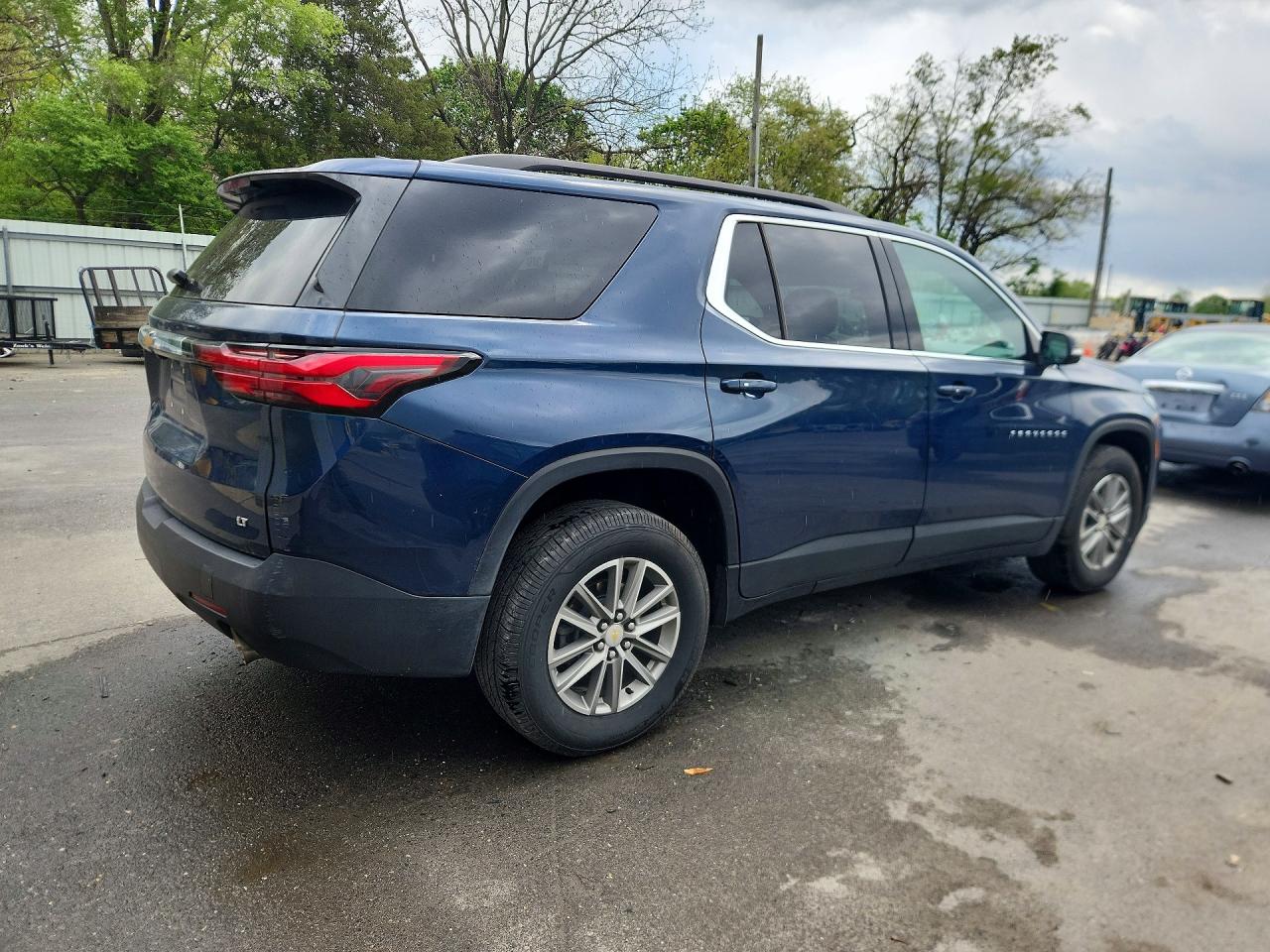 2023 CHEVROLET TRAVERSE LT photo 3