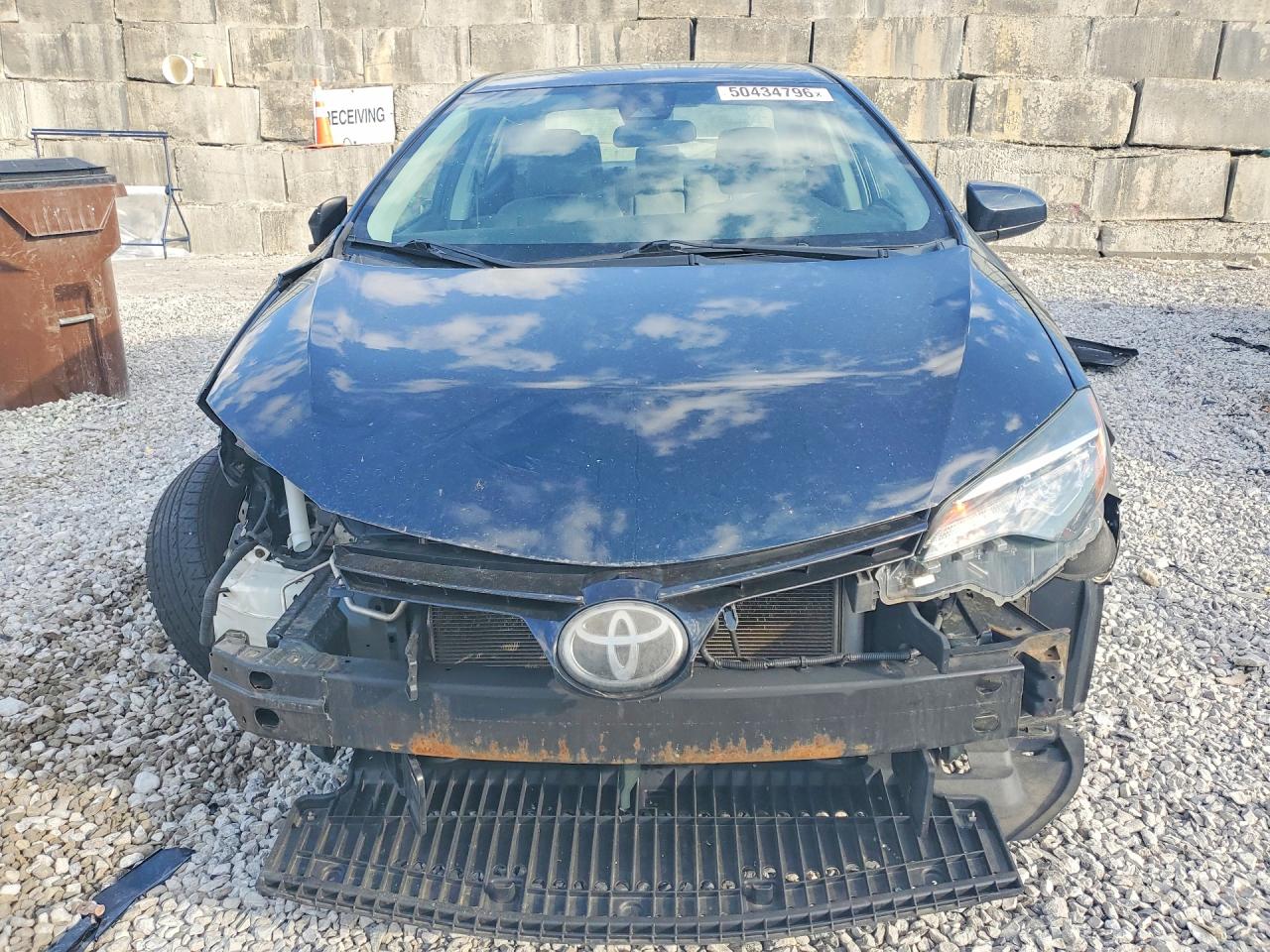 2018 TOYOTA COROLLA LE photo 13