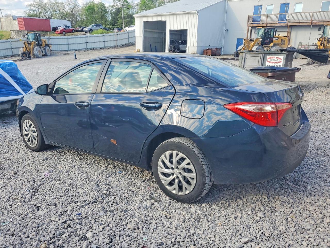 2018 TOYOTA COROLLA LE photo 4