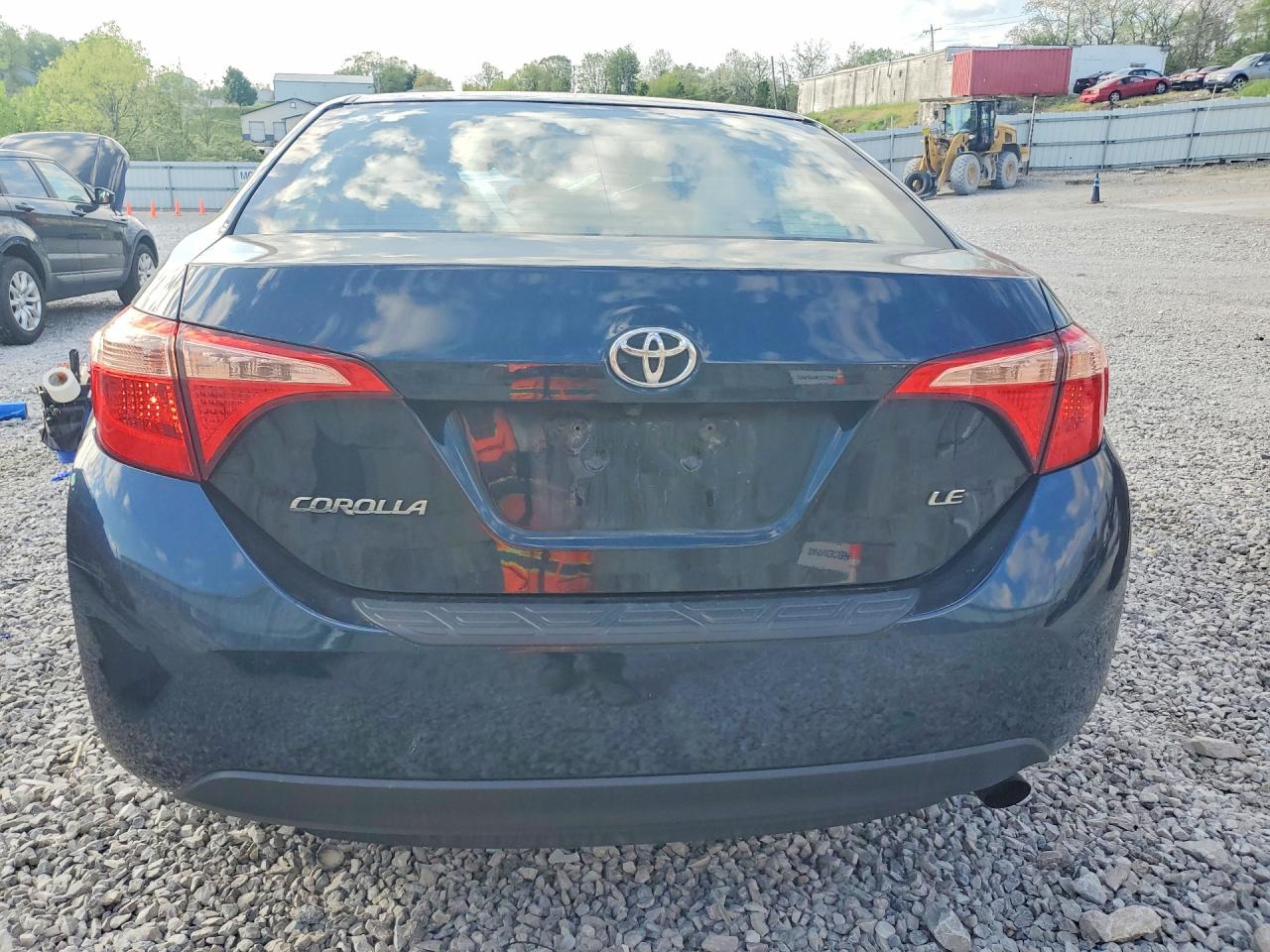 2018 TOYOTA COROLLA LE photo 16