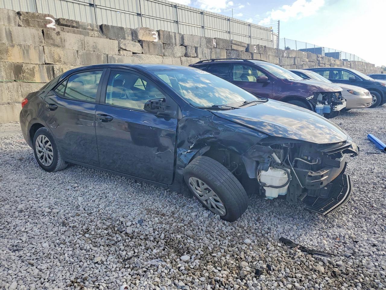 2018 TOYOTA COROLLA LE photo 10
