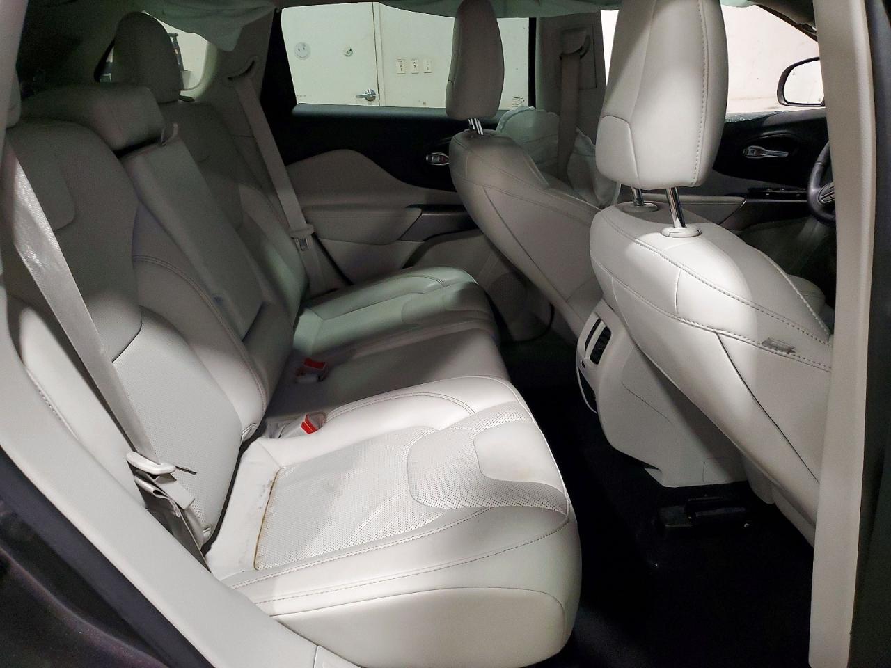 2021 JEEP CHEROKEE LATITUDE LUX photo 31