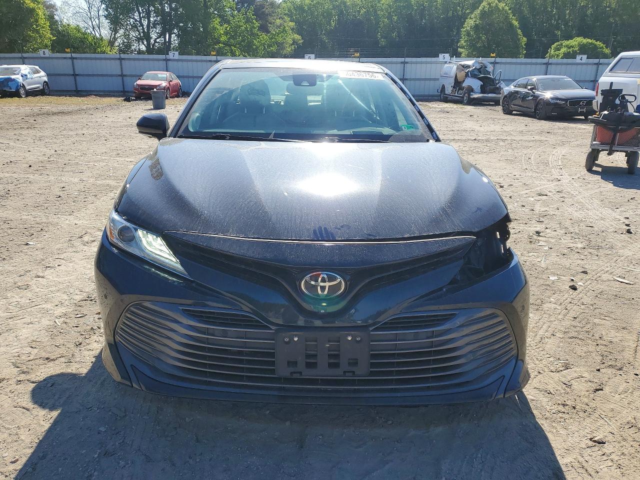 2020 TOYOTA CAMRY XLE photo 9