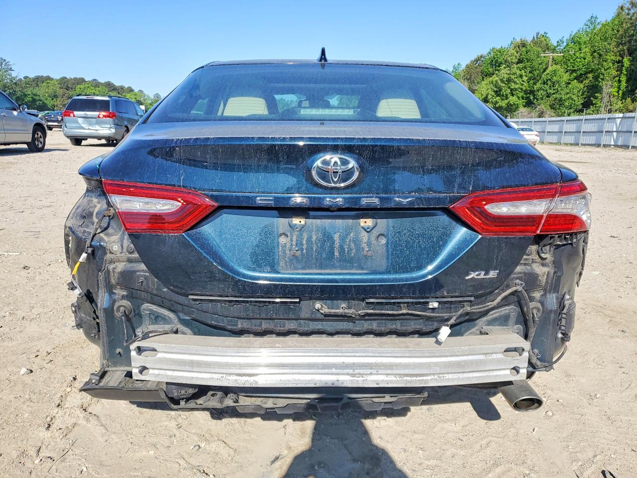 2020 TOYOTA CAMRY XLE photo 11