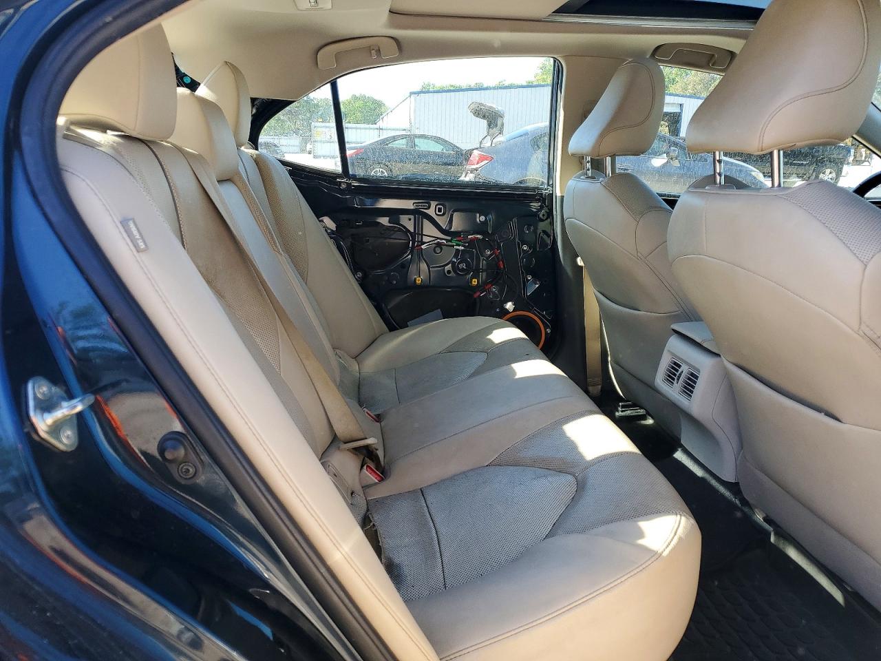 2020 TOYOTA CAMRY XLE photo 19
