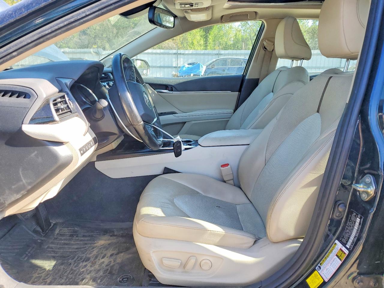 2020 TOYOTA CAMRY XLE photo 13