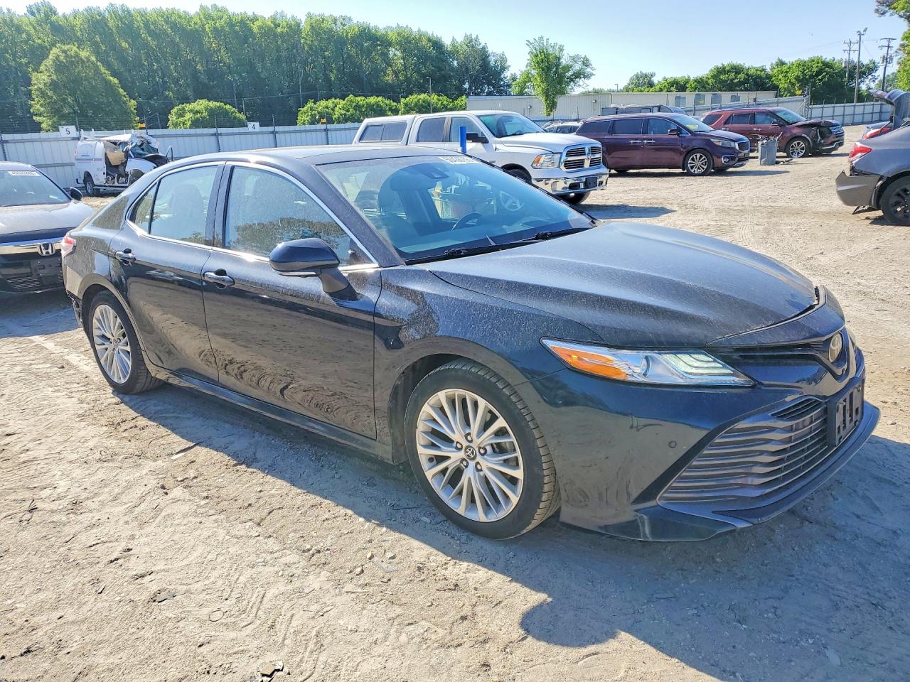 2020 TOYOTA CAMRY XLE photo 7