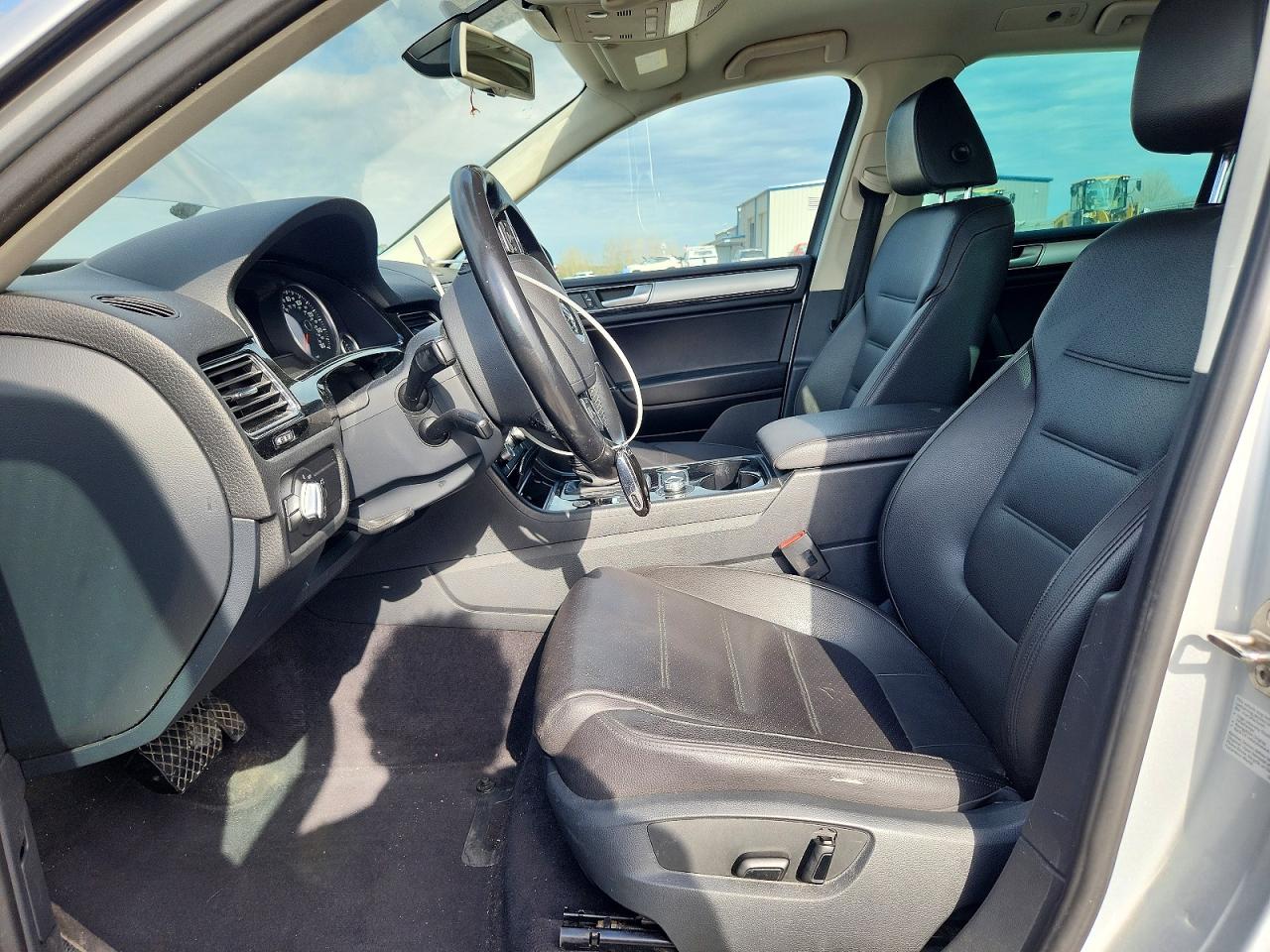 2015 VOLKSWAGEN TOUAREG V6 photo 19