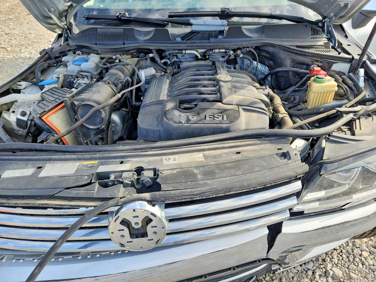 2015 VOLKSWAGEN TOUAREG V6 photo 34