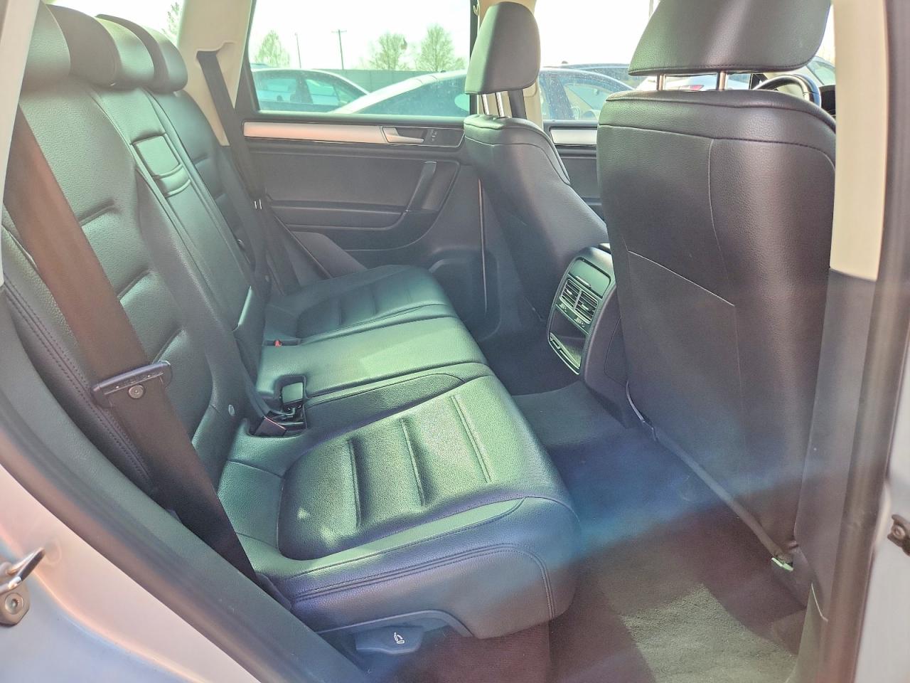 2015 VOLKSWAGEN TOUAREG V6 photo 31