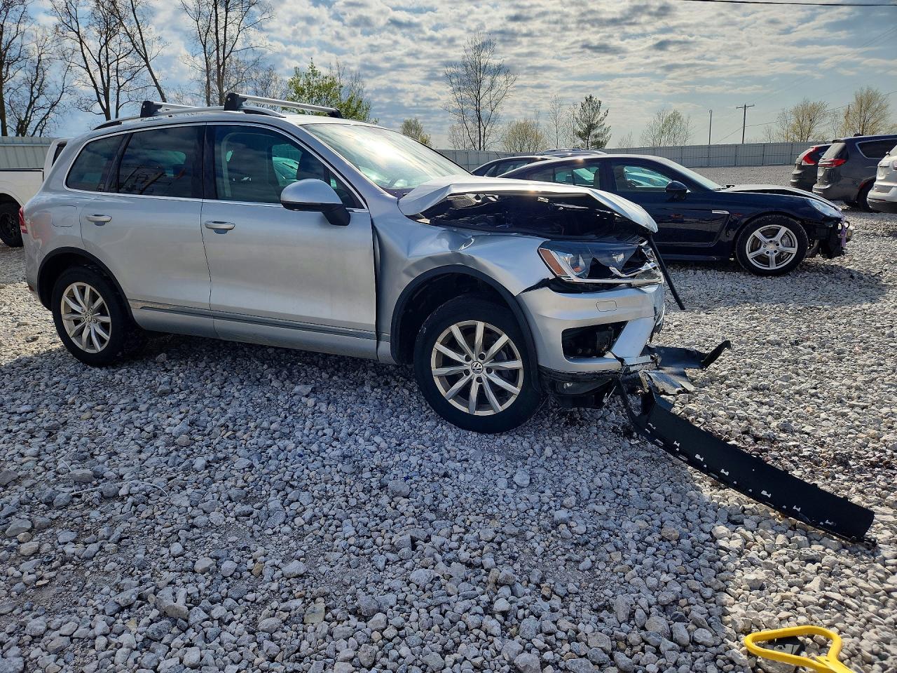2015 VOLKSWAGEN TOUAREG V6 photo 10
