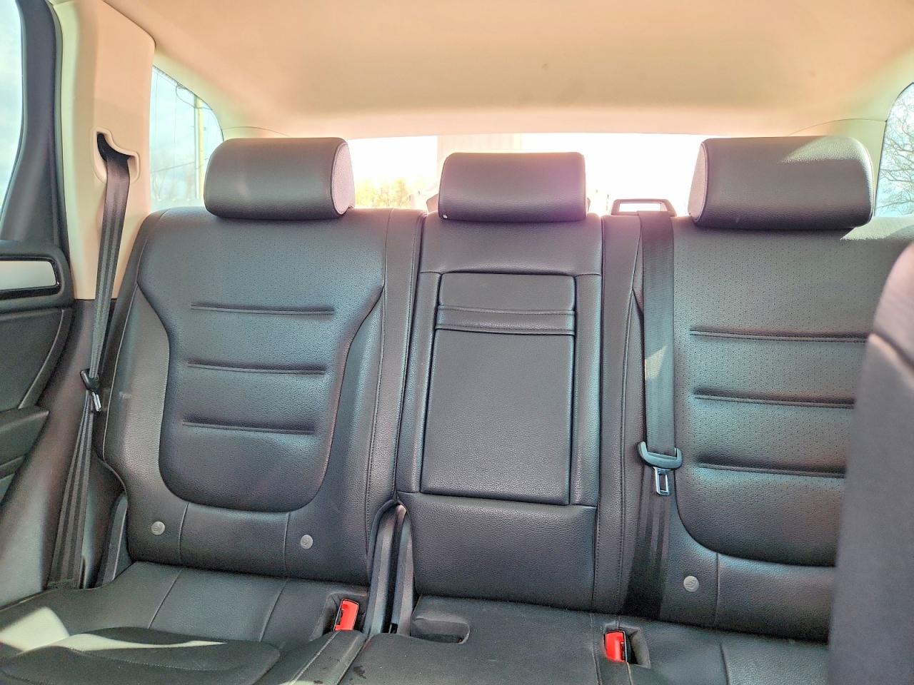 2015 VOLKSWAGEN TOUAREG V6 photo 28
