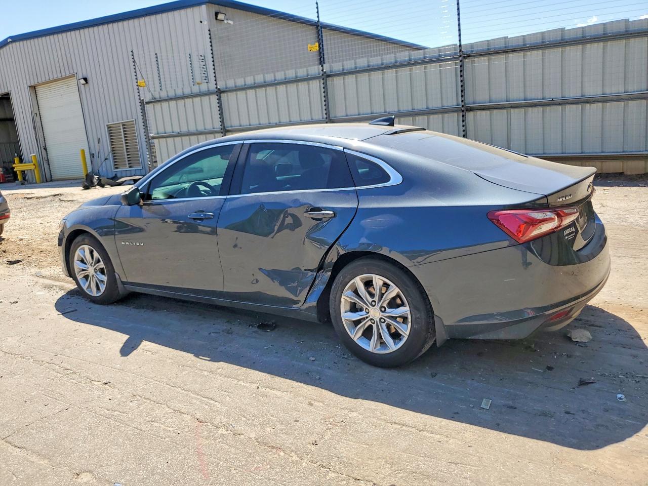 2021 CHEVROLET MALIBU LT photo 2