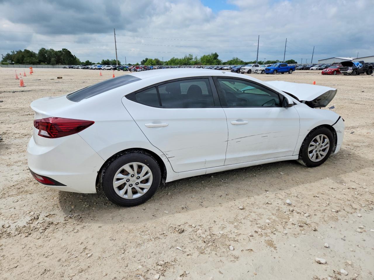 2019 HYUNDAI ELANTRA SE photo 5