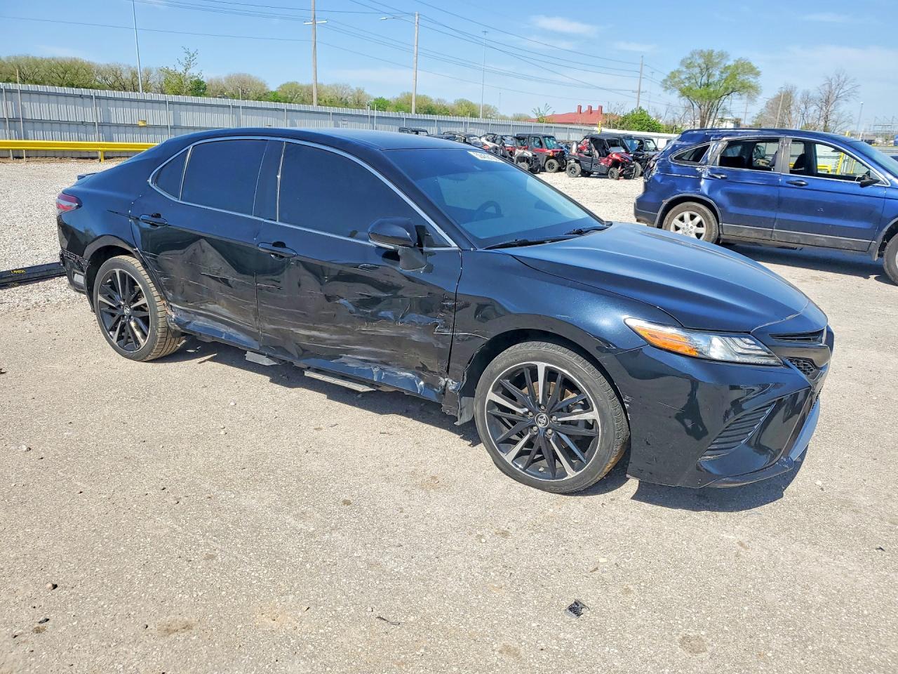 2018 TOYOTA CAMRY XSE photo 7