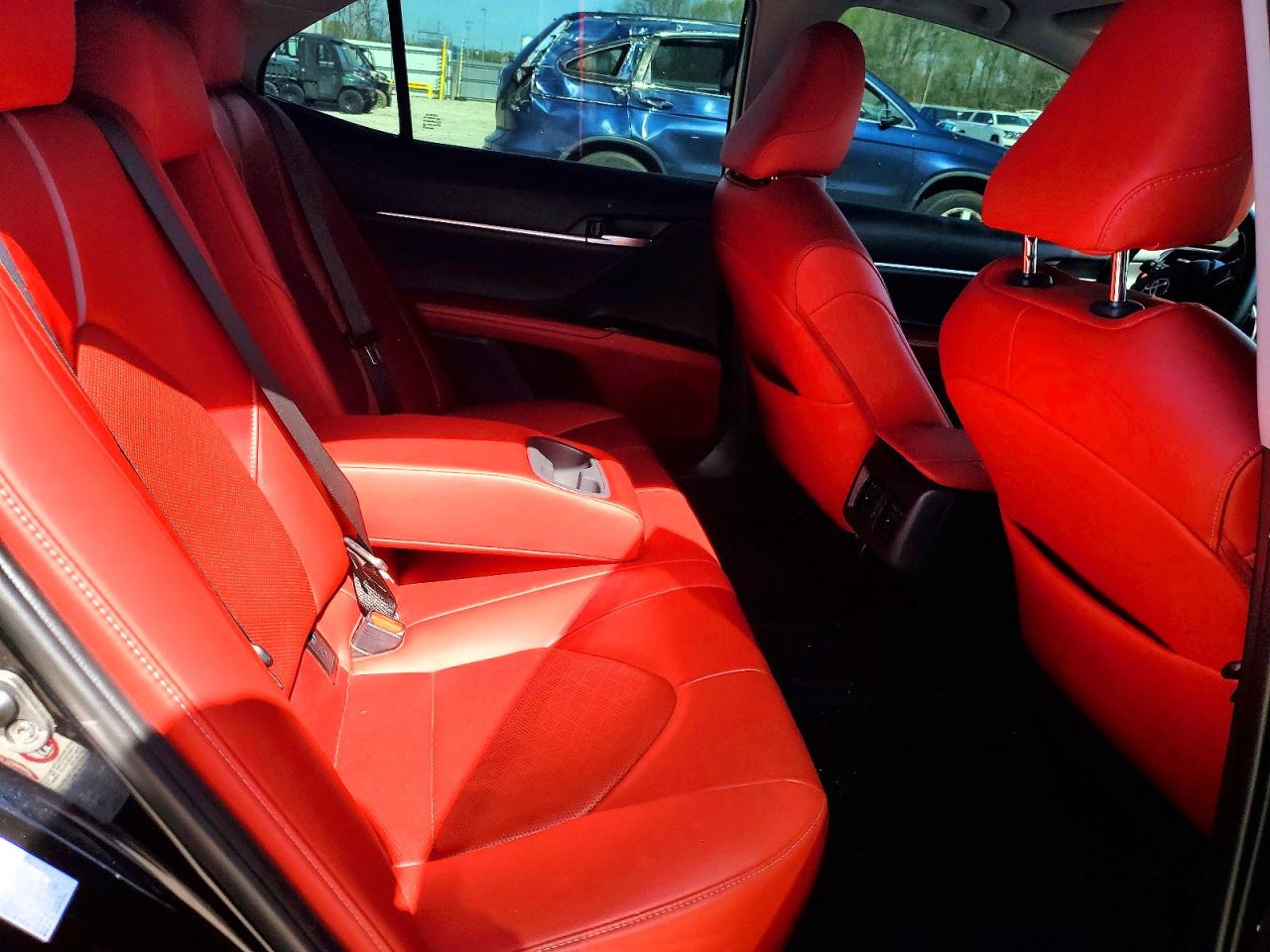 2018 TOYOTA CAMRY XSE photo 19