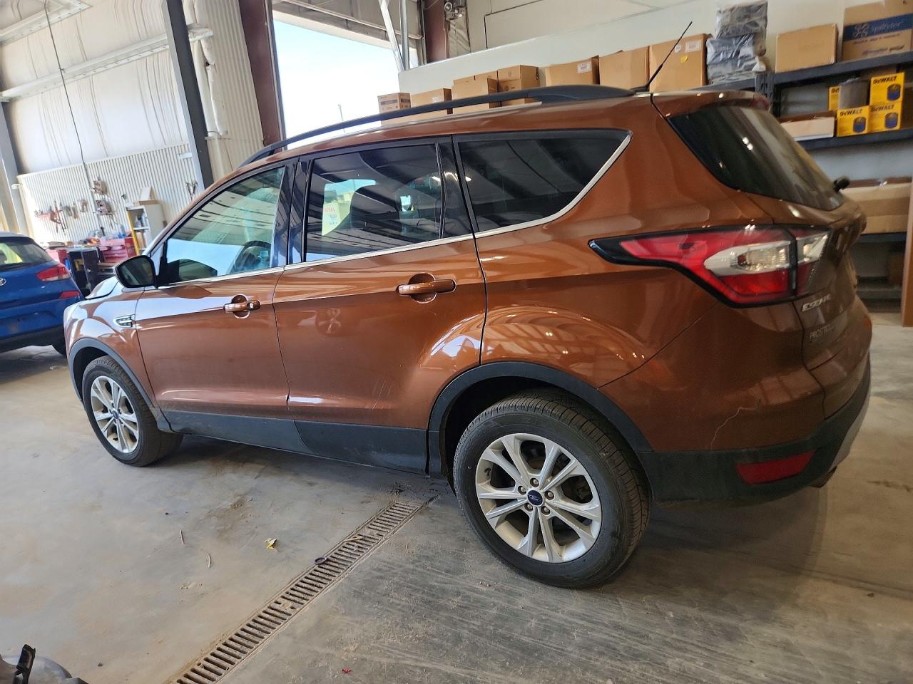 2017 FORD ESCAPE SE photo 3