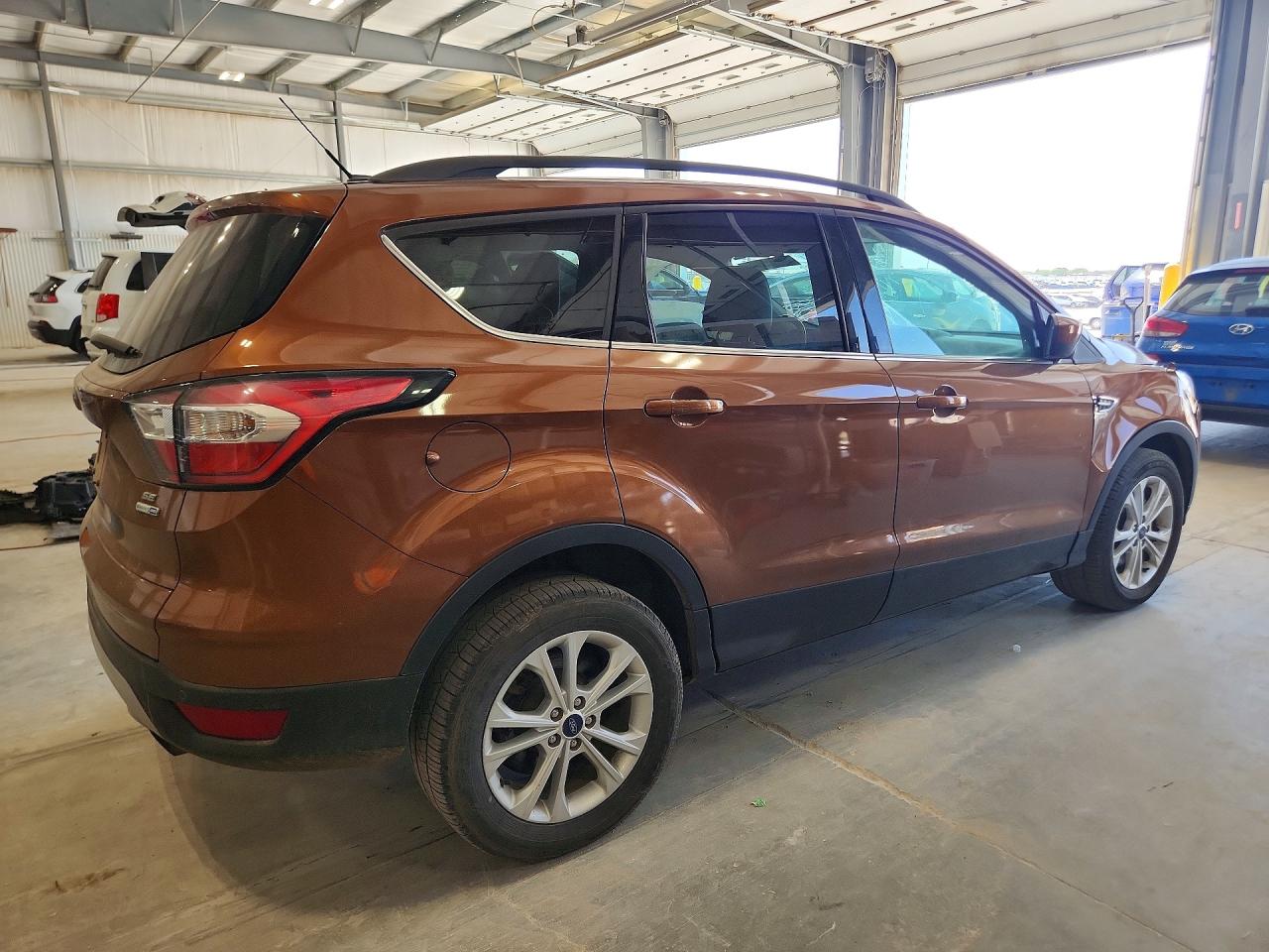 2017 FORD ESCAPE SE photo 5