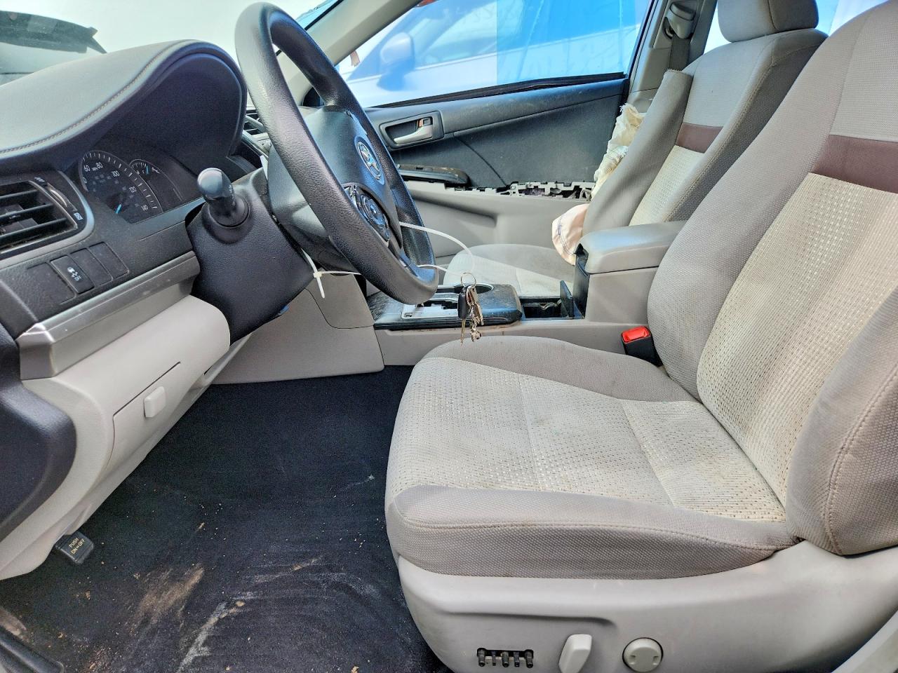 2012 TOYOTA CAMRY LE photo 13