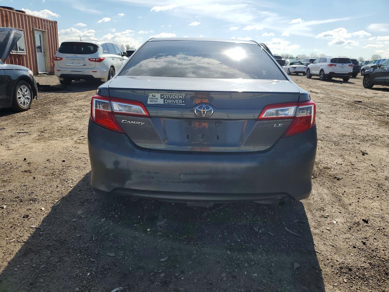 2012 TOYOTA CAMRY LE photo 11