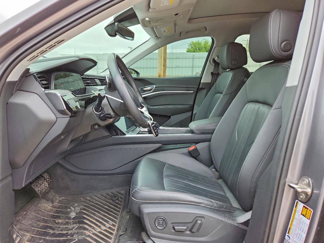 2021 AUDI E-TRON PREMIUM photo 13