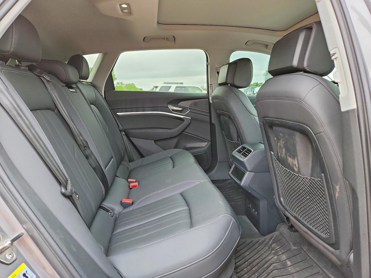 2021 AUDI E-TRON PREMIUM photo 21