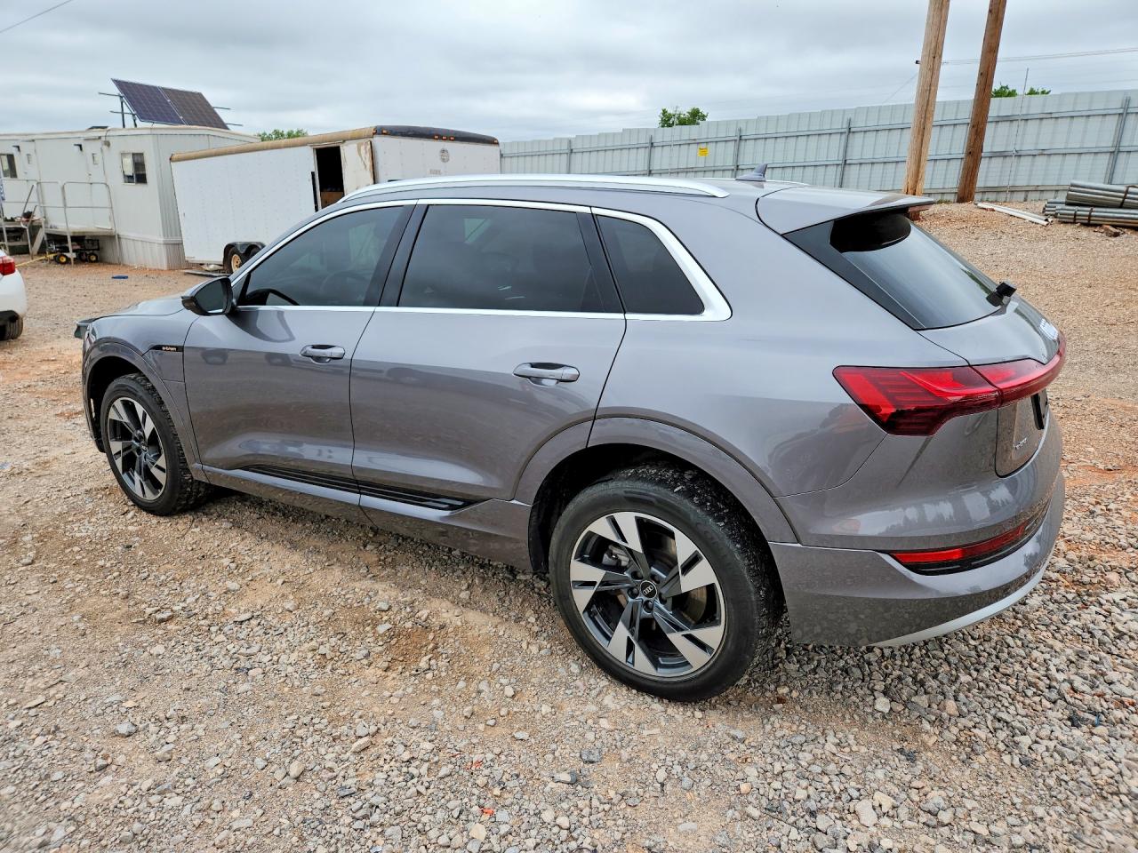 2021 AUDI E-TRON PREMIUM photo 3