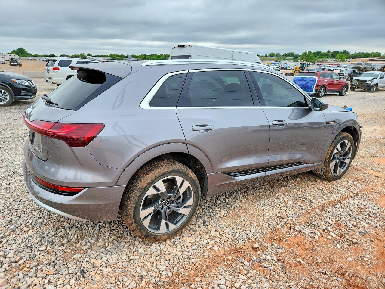2021 AUDI E-TRON PREMIUM photo 5