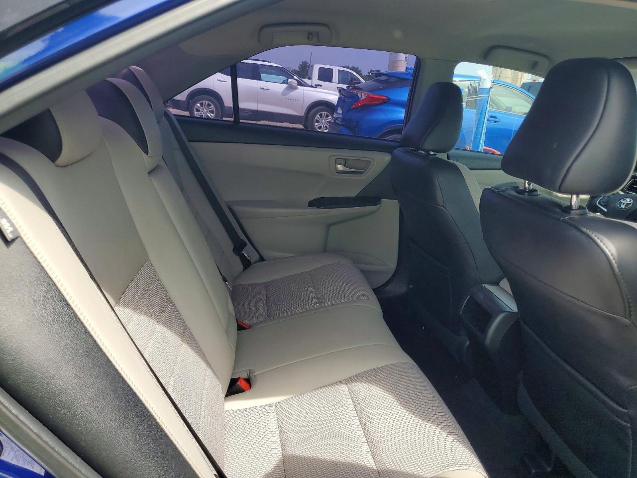 2016 TOYOTA CAMRY SE photo 28