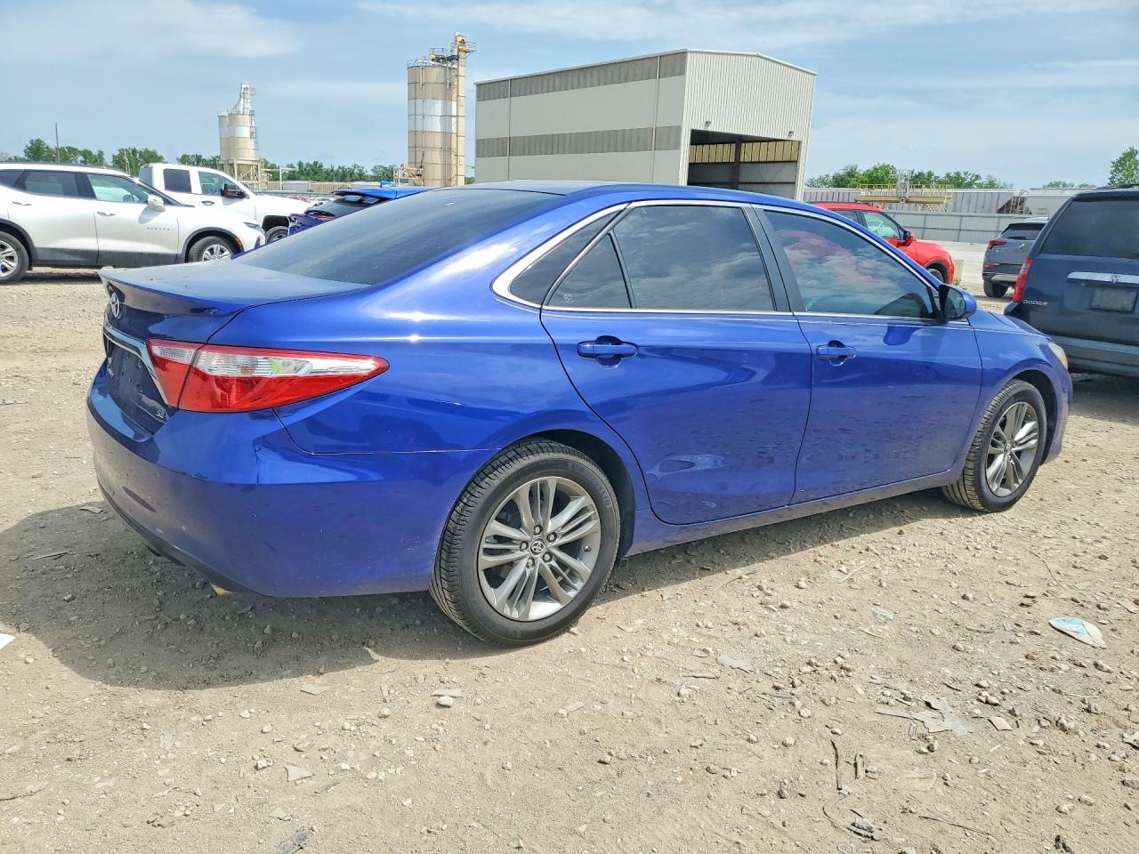 2016 TOYOTA CAMRY SE photo 7