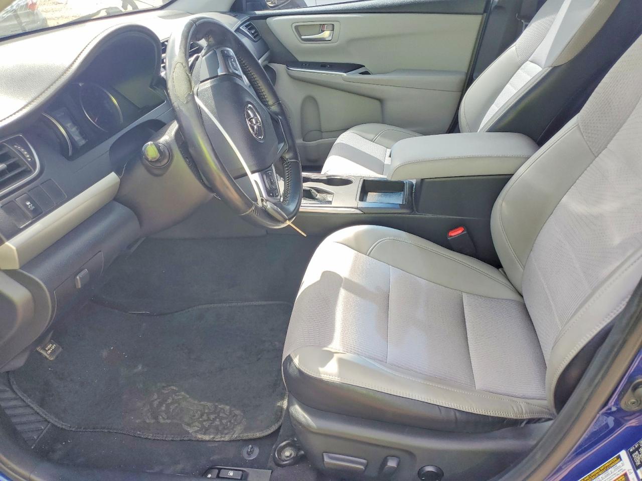 2016 TOYOTA CAMRY SE photo 19