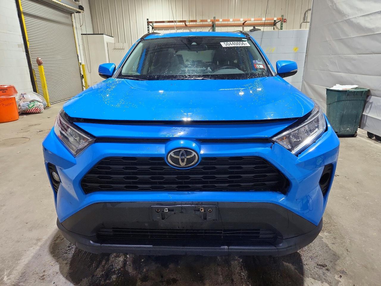 2019 TOYOTA RAV4 XLE photo 9