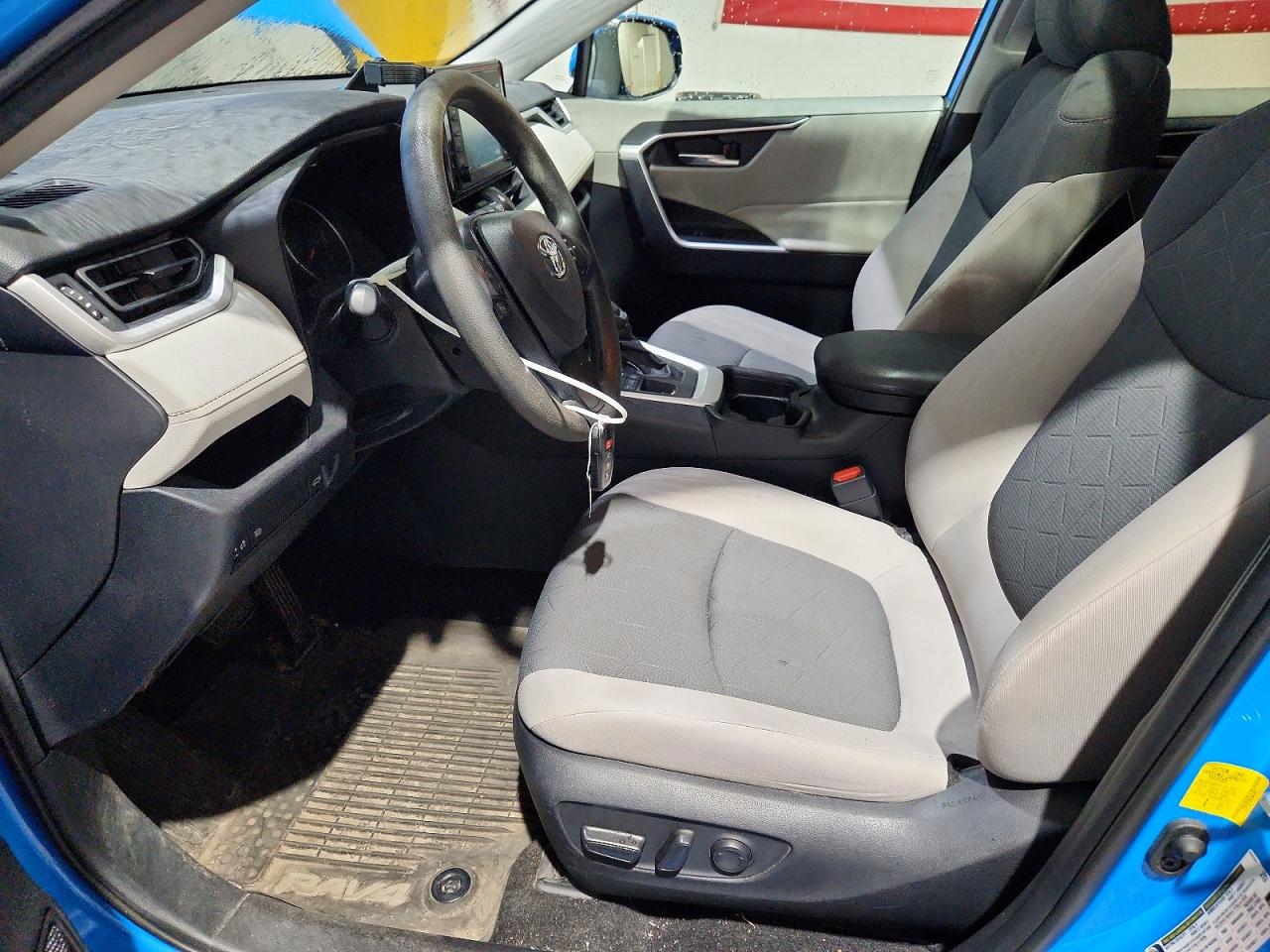 2019 TOYOTA RAV4 XLE photo 13