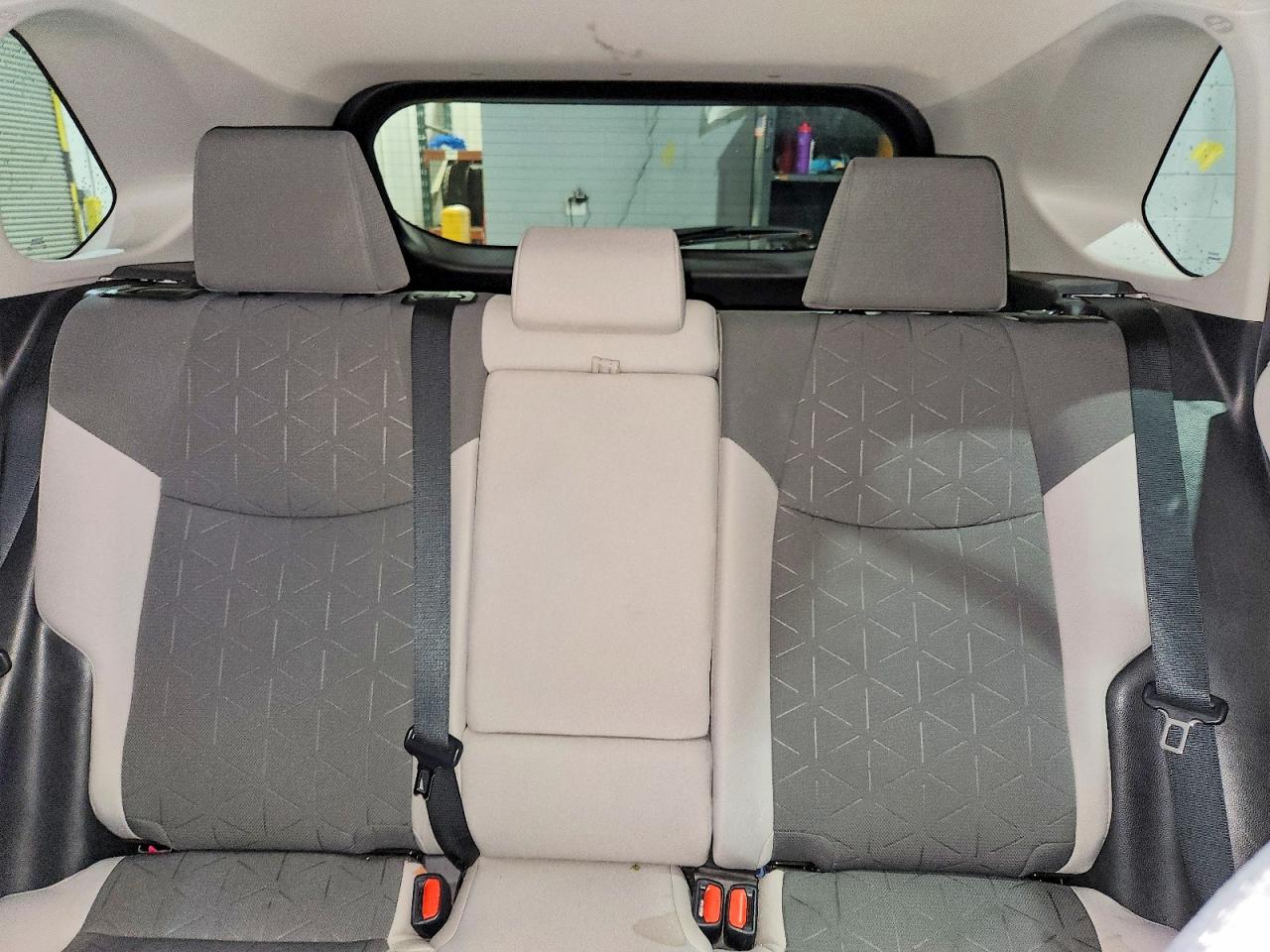 2019 TOYOTA RAV4 XLE photo 19